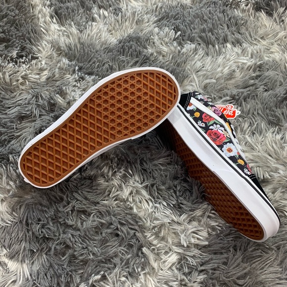 Vans Old Skool Shoes - Picture 4 of 4